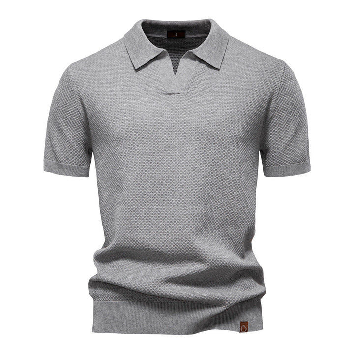 Polo homme moderne, vêtement tendance pour un look décontracté élégant. Chemise polo masculine et stylée.