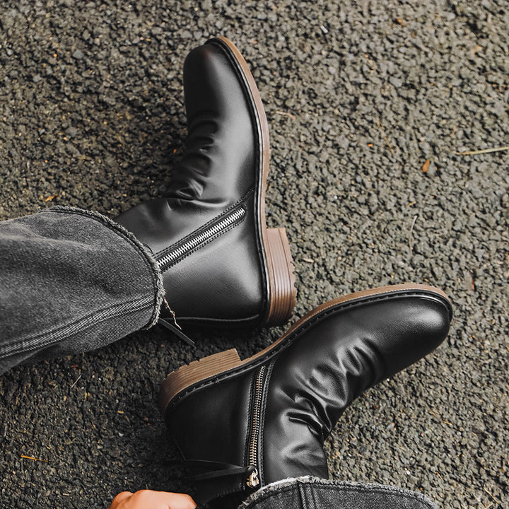 Bottines homme d'hiver élégantes, offrant chaleur et style pour la mode masculine urbaine.
