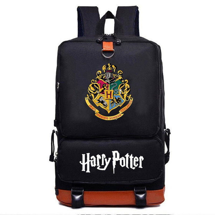 Design magique du cartable Harry Potter, motif Poudlard, pour une aventure scolaire enchantée.