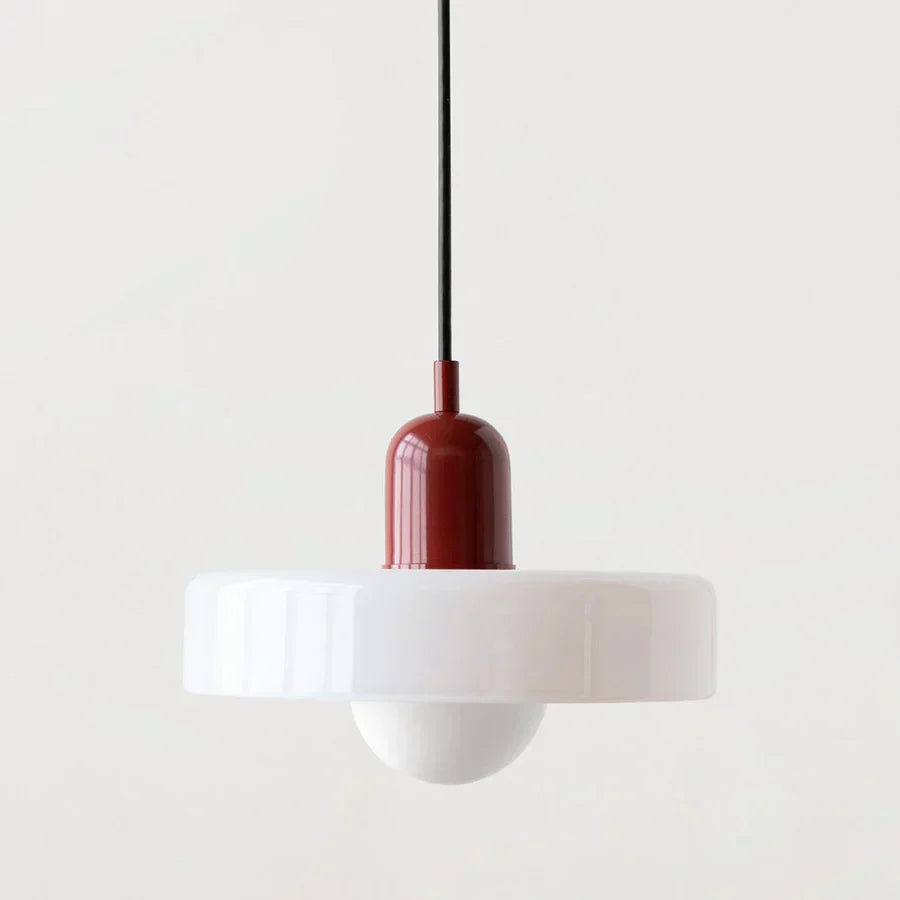 Luminaire moderne en verre, style scandinave pour intérieur chic.