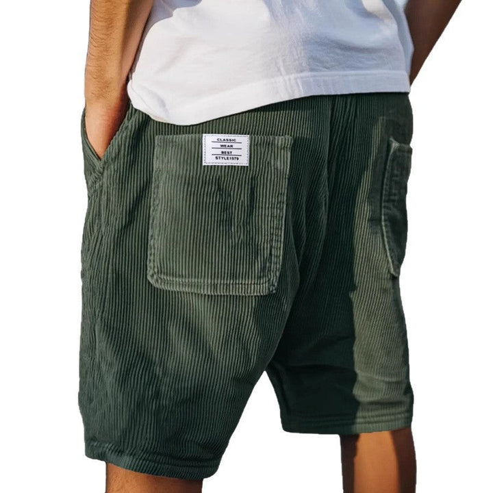 Short en velours femme, texture douce et veloutée. Confortable et élégant, idéal pour un look décontracté chic et estival.