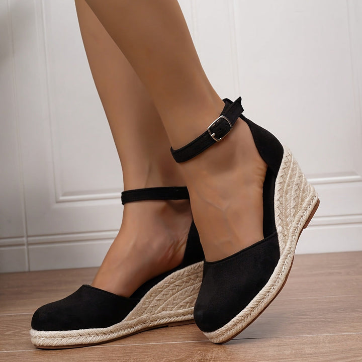 Chaussures d'été femme, sandales espadrilles compensées à bout fermé, style décontracté et mode estivale.