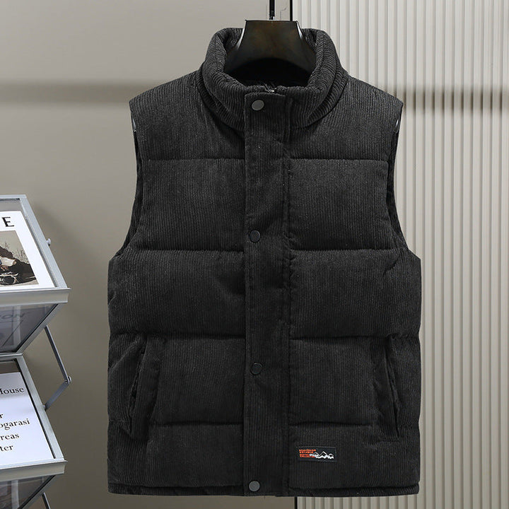 Gilet sans manches homme polyvalent, velours côtelé bleu marine. Idéal pour un look élégant ou décontracté en automne.