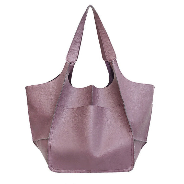 Gros plan sur le sac à main en cuir vegan texturé pour femme, élégant, résistant et moderne, un accessoire chic.