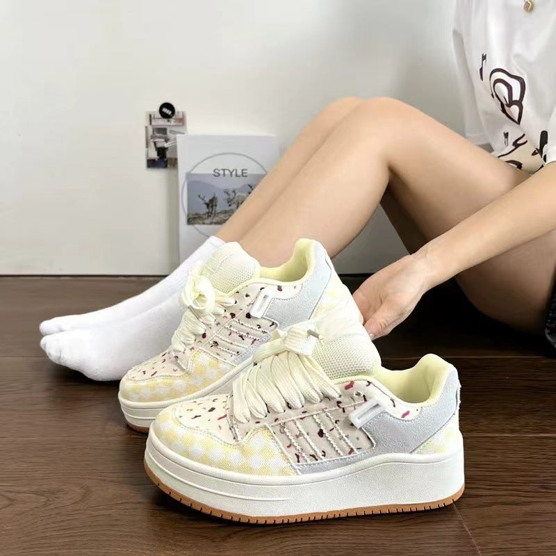 Baskets compensées Kaira femme, design élégant et confortable pour la ville, look tendance assuré.