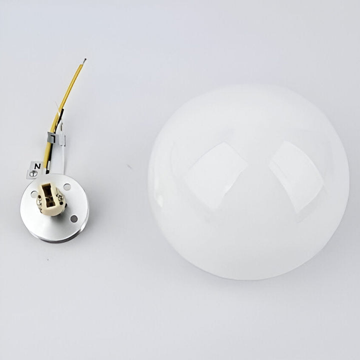 Applique ronde, lumière diffuse, parfaite pour une ambiance chaleureuse et moderne.