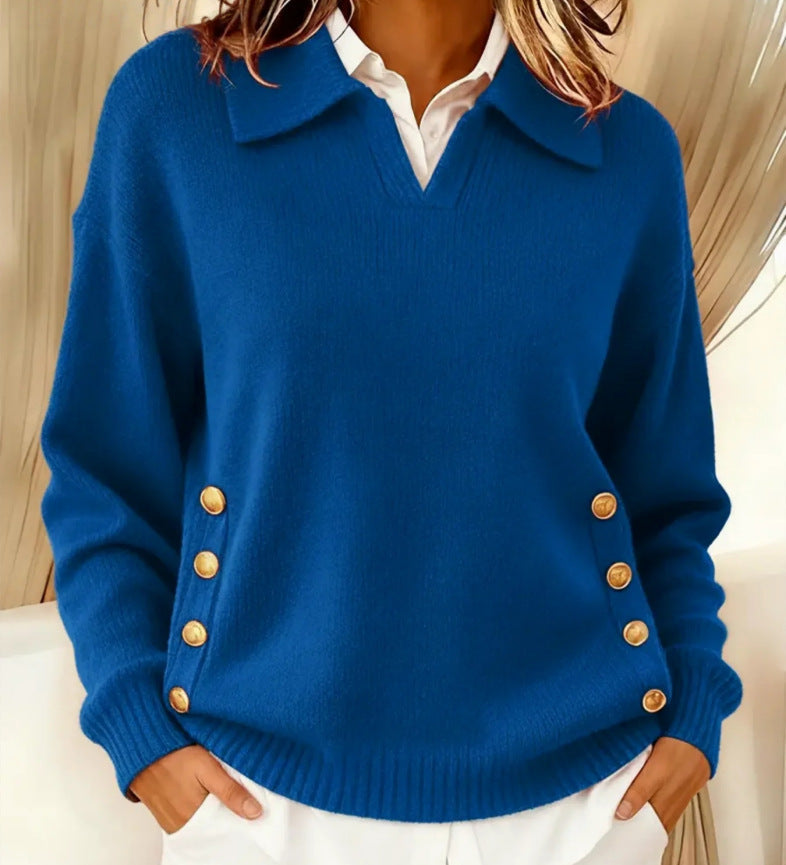 Pull élégant col V pour femme, avec de jolis boutons dorés. Tricot confortable, idéal pour l'automne-hiver.