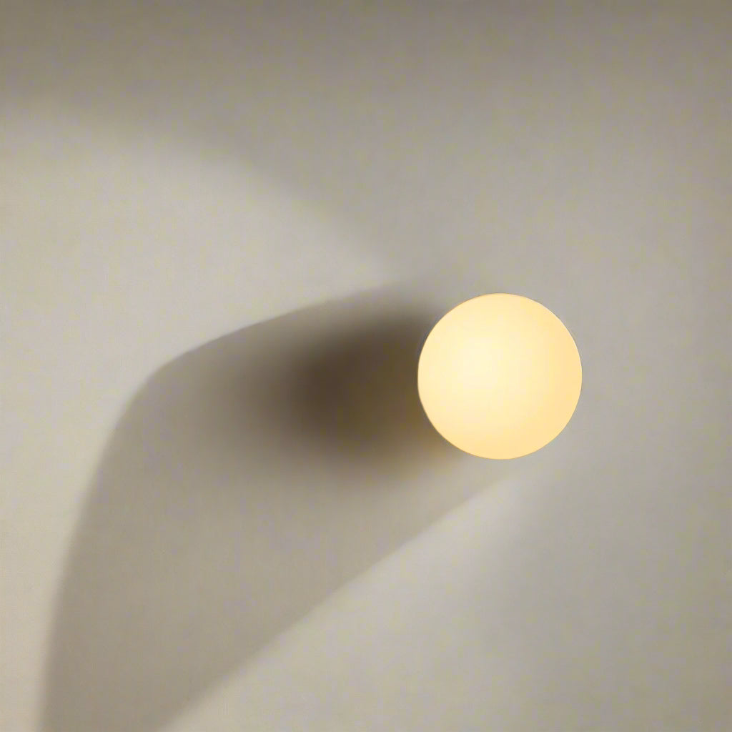 Applique murale design, forme circulaire épurée, idéale pour une décoration contemporaine.