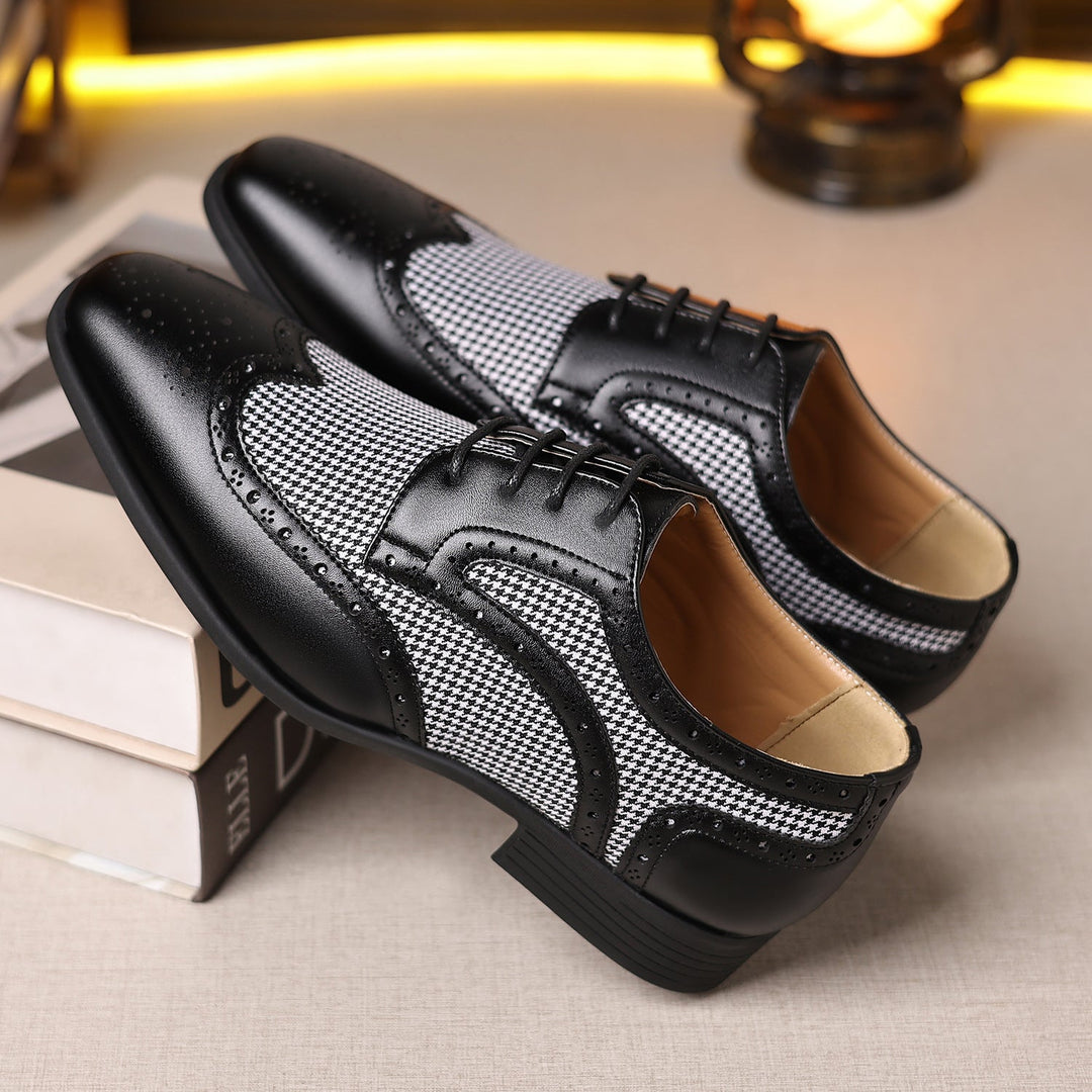 Oxford à lacets pour hommes, style moderne et élégant, parfaites pour la mode masculine chic et le confort quotidien.