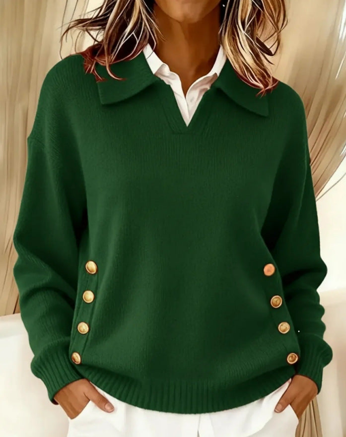 Pull tricoté doux pour femme, coupe élégante, col V. Boutons dorés ajoutent une touche chic. Hiver et automne.