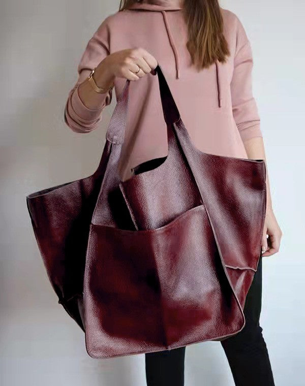 Sac à main spacieux en cuir vegan pour femme, parfait pour organiser vos essentiels quotidiens avec élégance.