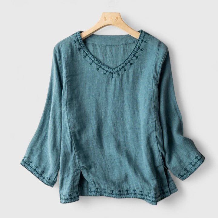 Blouse femme élégante à col V raffiné, parfaite pour le bureau ou une tenue chic décontractée.