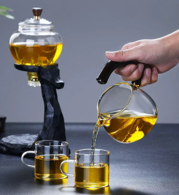 Carafe à thé en verre avec système magnétique innovant, pour une infusion parfaite et une touche élégante.