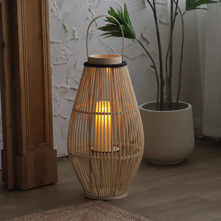 Lanterne de sol moderne en bambou, style bougie, ajoute une touche naturelle et chaleureuse à votre décoration intérieure.