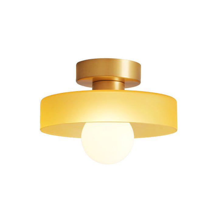 Plafonnier LED rond, style moderne épuré, lumière dimmable pour créer l'ambiance parfaite.
