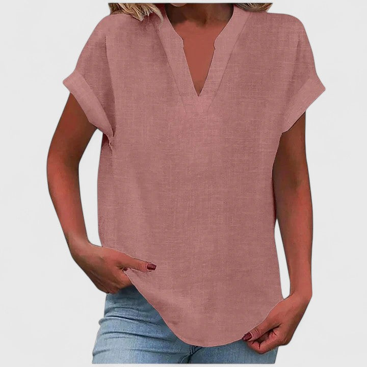 Blouse femme à col V, décontractée et élégante, essentielle pour le confort quotidien.