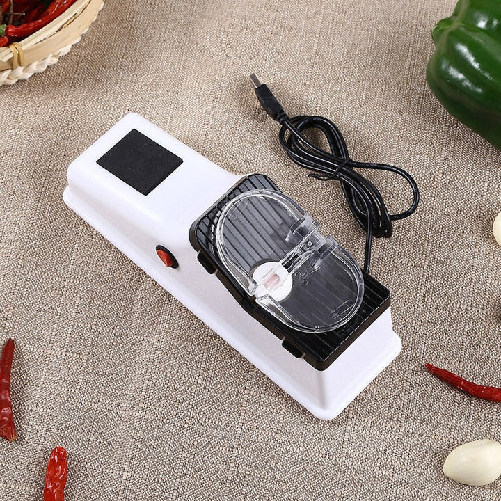 Appareil d'affûtage électrique compact USB, idéal pour l'entretien des couteaux de cuisine.