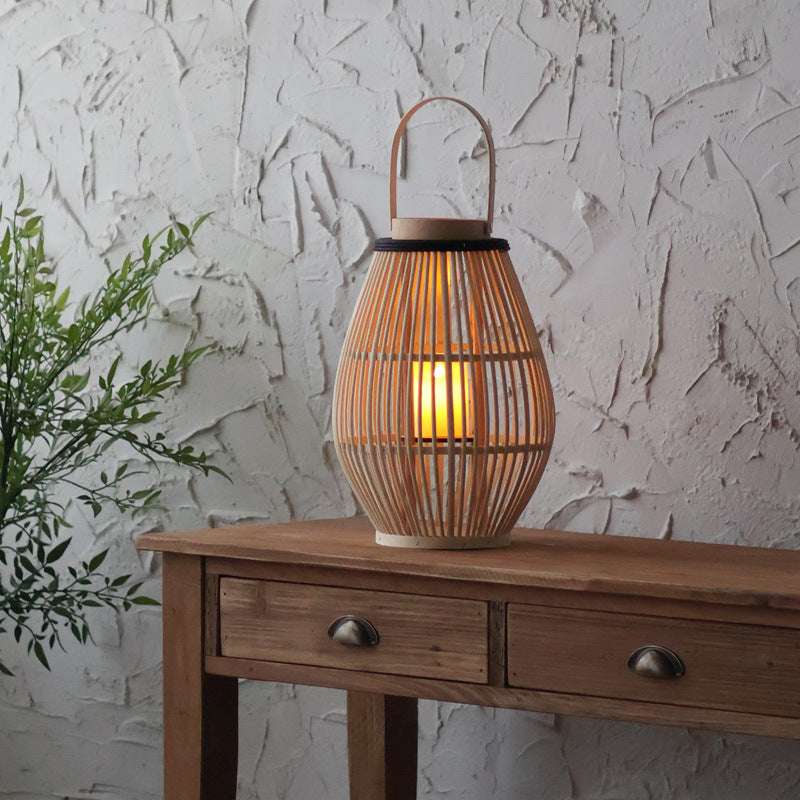 Grande lanterne sur pied en bambou pour salon, luminaire décoratif bohème, diffuse une lumière d'ambiance douce.