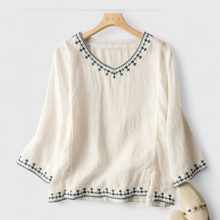 Blouse femme à col V brodée, style décontracté chic, idéale pour la mode féminine printemps-été.