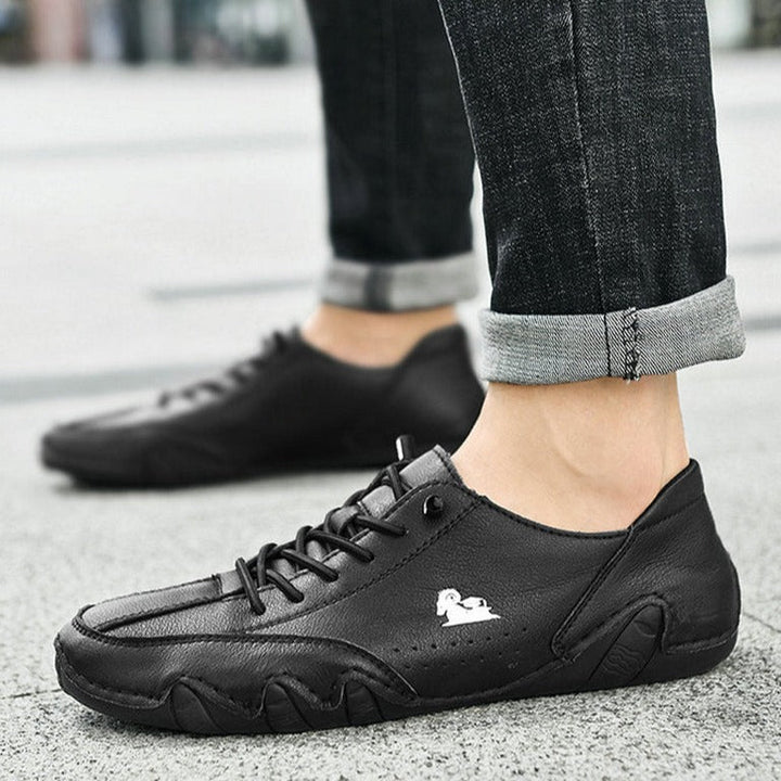 Modèle de sneakers barefoot, alliant style et flexibilité pour toute la journée.