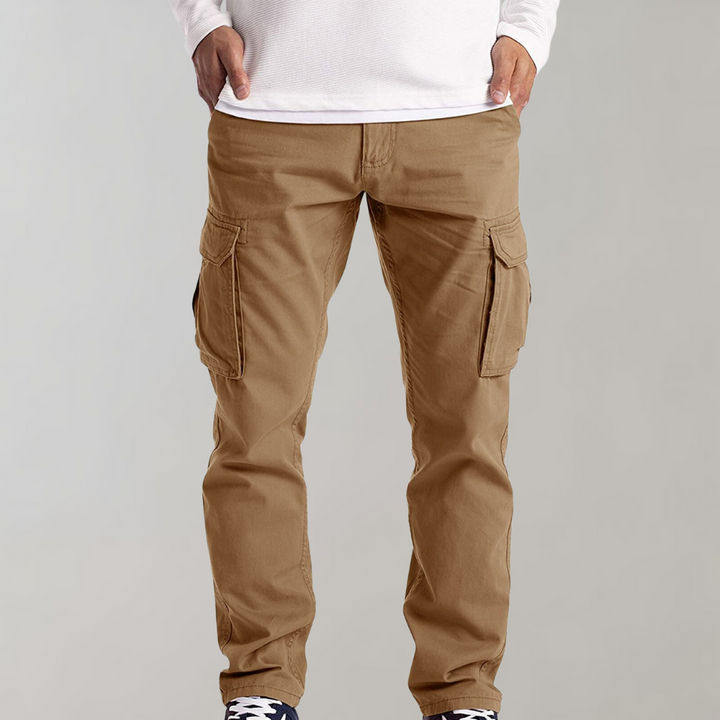 Pantalon cargo homme résistant, tissu confortable, idéal pour un usage quotidien et activités extérieures.