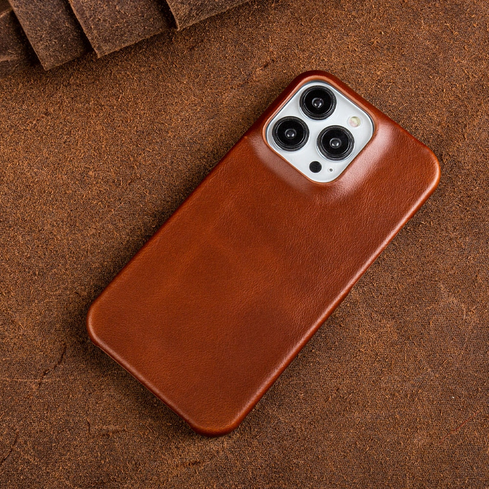 Coque iPhone en cuir véritable avec MagSafe intégré, offrant protection antichoc et style raffiné.