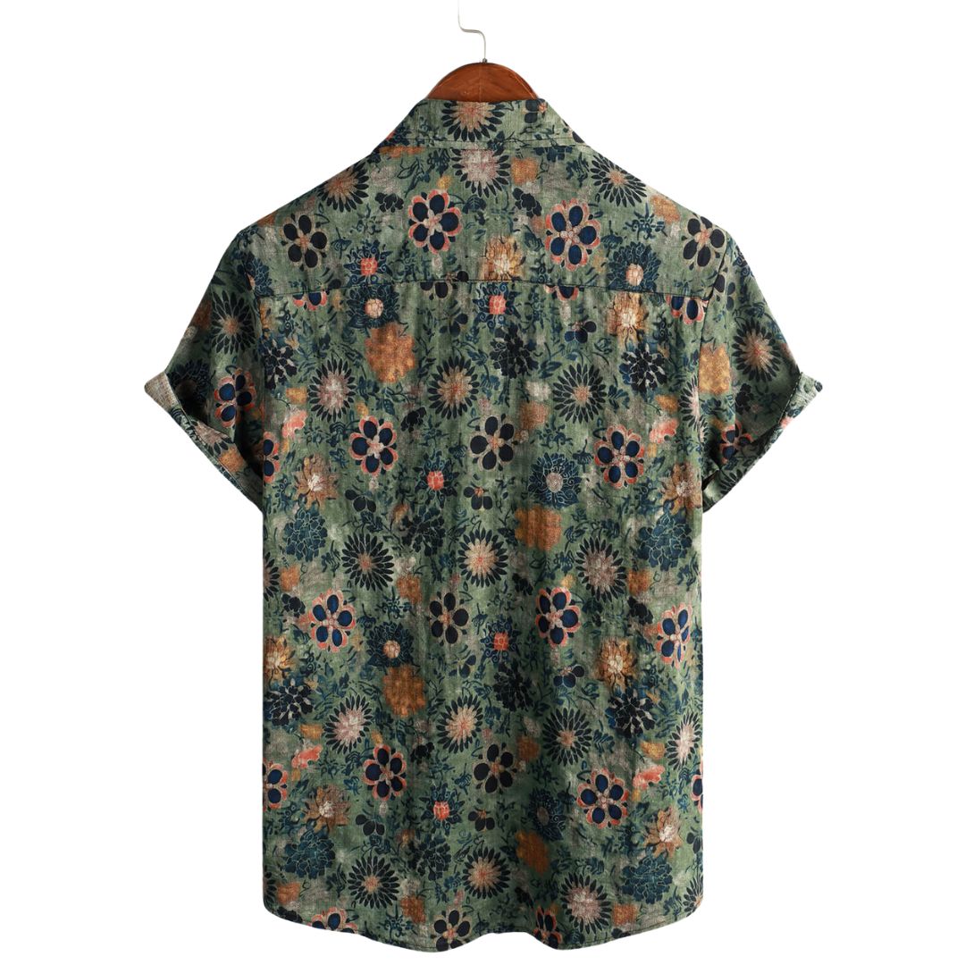 Chemise tropicale homme fluide, boutonnée, motif floral coloré, idéale pour vacances d'été.