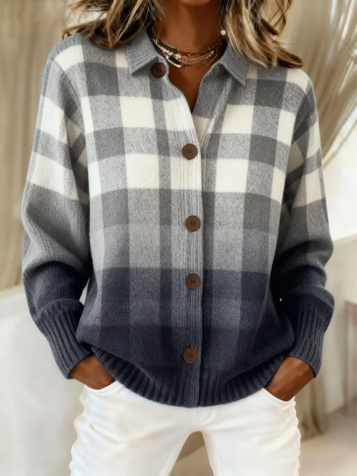 Chemisier femme élégant à carreaux, boutonné, pour le style hivernal.