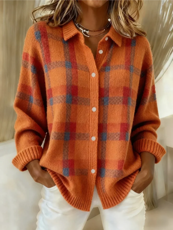 Élégant chemisier femme à carreaux, idéal pour le confort hivernal.