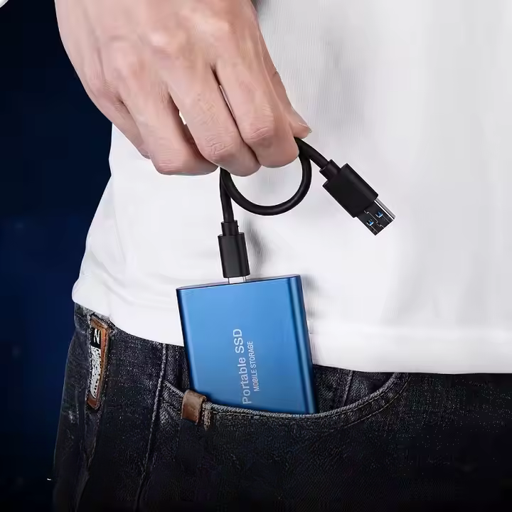 Technologie SSD 128 To, accessoire de stockage externe rapide et compact pour PC et Mac.