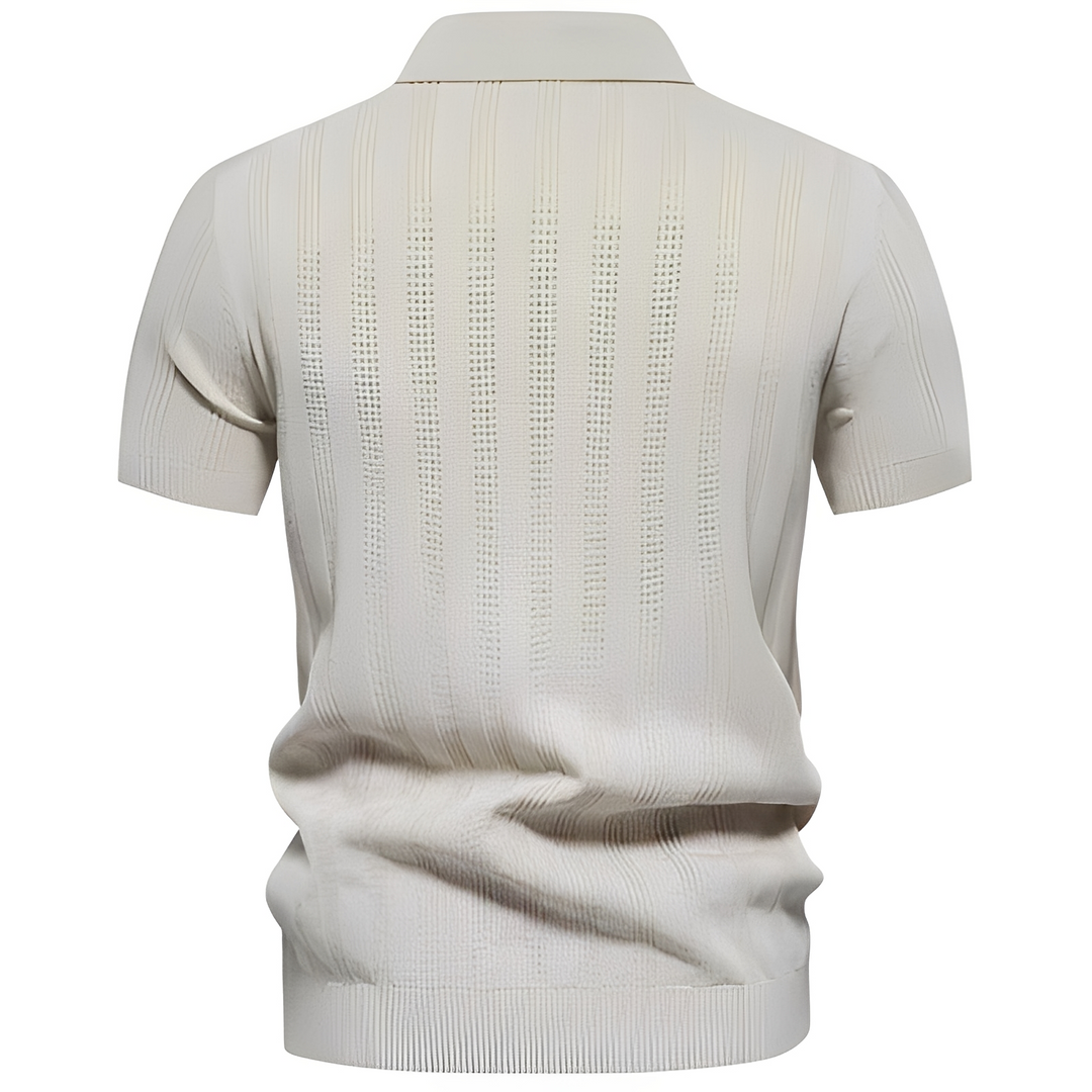 Polo homme confortable, parfait pour un style impeccable. Vêtement masculin moderne et polyvalent. Élégance décontractée.