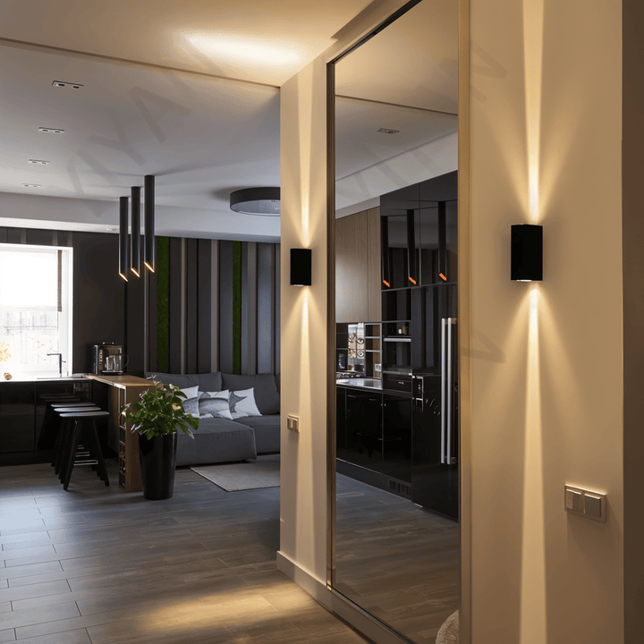 Applique murale LED étanche moderne, parfaite pour éclairage intérieur & extérieur, design épuré et fonctionnel.