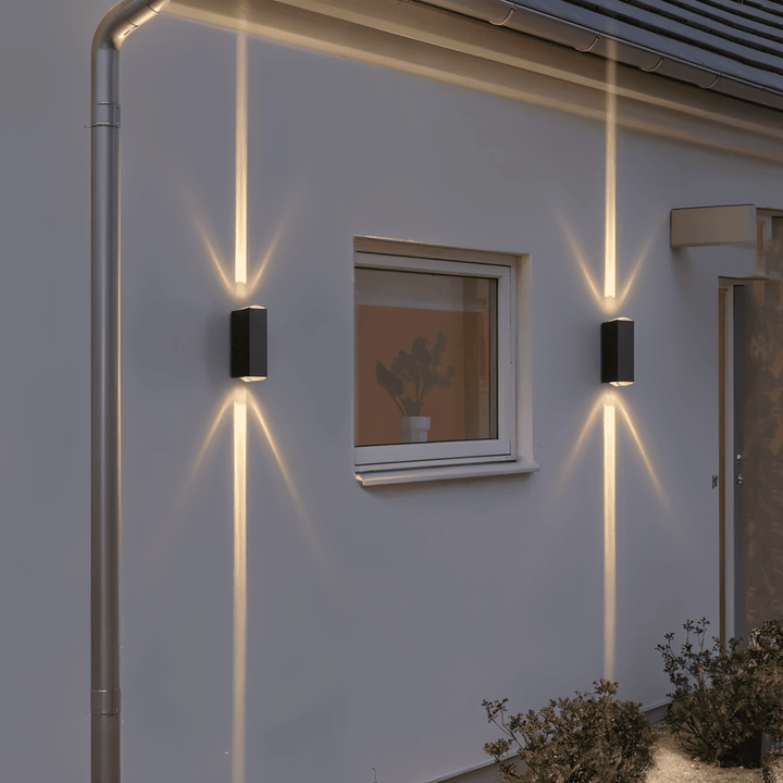 Éclairage mural LED intérieur moderne, économe en énergie, ajoutant une touche de sophistication à votre pièce.