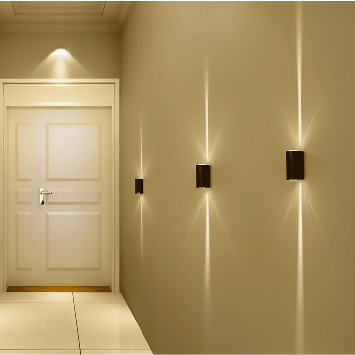 Applique murale LED moderne et économe pour tous les espaces, intérieur comme extérieur, haute qualité.