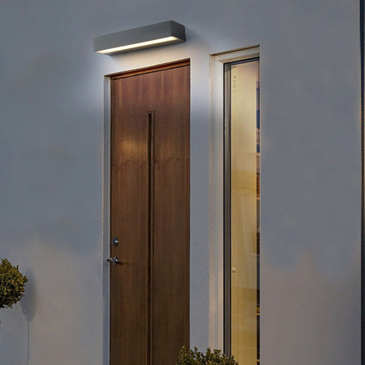 Éclairage LED mural moderne et étanche pour jardin, terrasse, façade. Résistant aux intempéries, design stylé.