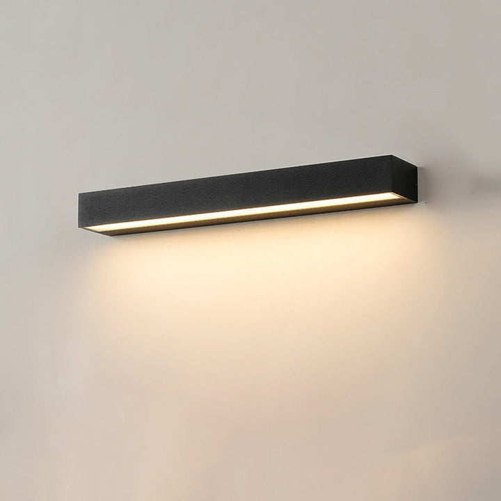 Applique murale LED moderne et simple, étanche pour extérieur. Éclairage efficace de façade et terrasse.