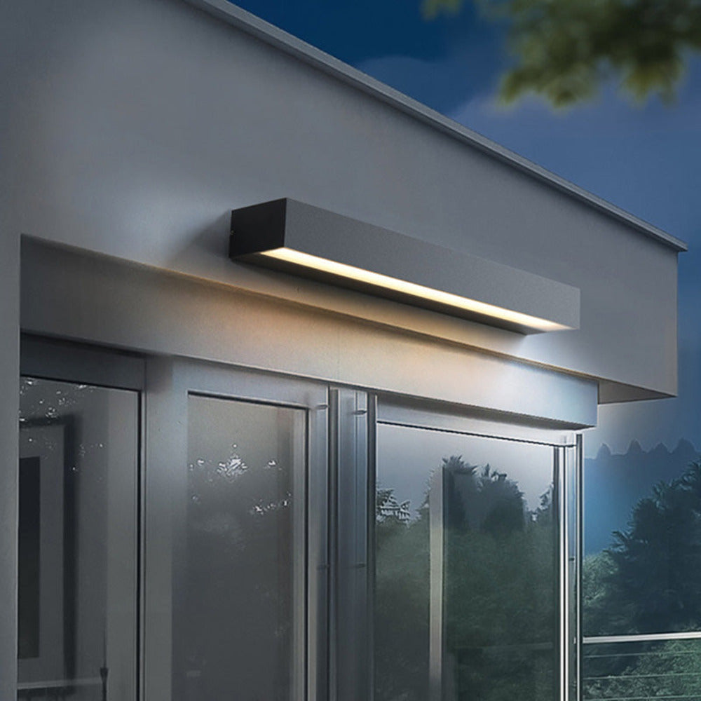 Applique murale LED extérieure, vue de face. Design contemporain, étanche IP65, pour éclairage de qualité.