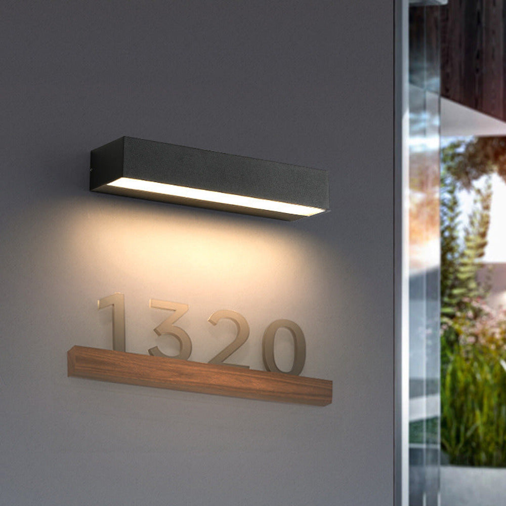 Applique murale LED étanche IP65, économe en énergie. Éclairage moderne de jardin et terrasse, design contemporain.