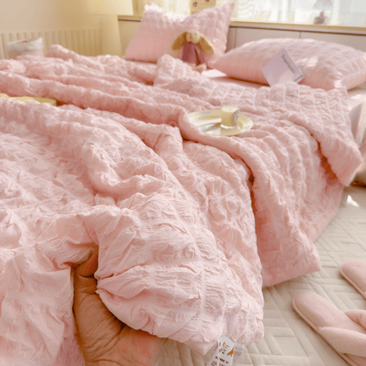 Literie d'été douce et respirante. Ce plaid frais offre un confort optimal pour vos nuits d'été.
