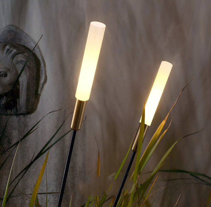 Lumière solaire pour allée, design contemporain, éclairage jardin LED IP65 économie d'énergie.