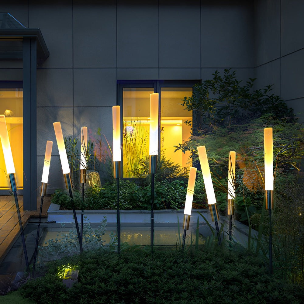 Balisage solaire design pour allée, lumière LED extérieure, décoration jardin contemporaine.