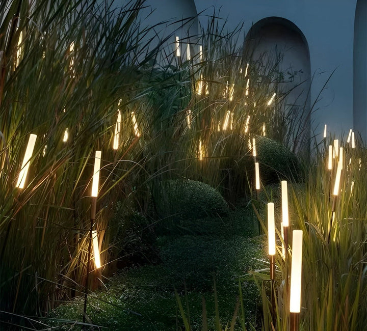 Balisage allée moderne avec lampe solaire, éclairage LED jardin, étanche et économique.