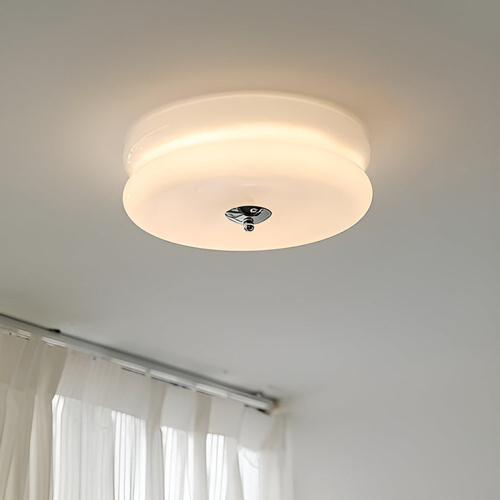 Plafonnier LED rond crème, esprit Bauhaus moderne, lumière chaude pour intérieur chic.