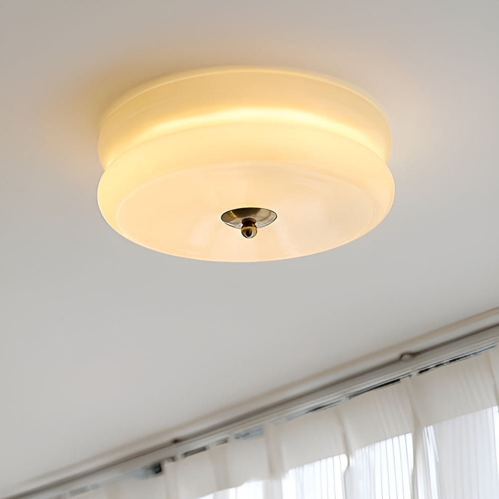 Plafonnier LED rond en verre crème, ambiance chaleureuse et design Bauhaus intemporel.
