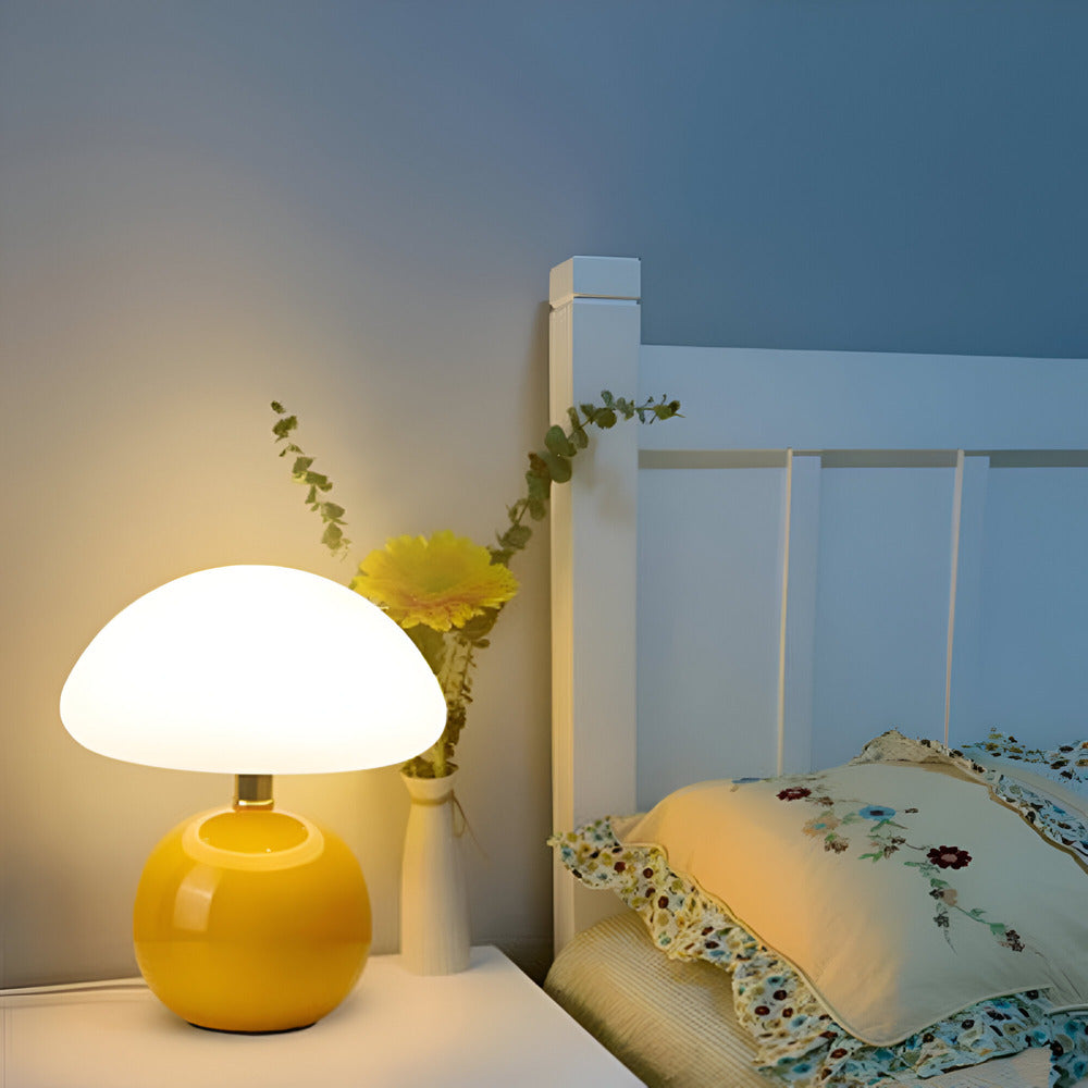 Élégante lampe champignon Bauhaus avec éclairage LED doux, parfaite pour une ambiance chaleureuse.
