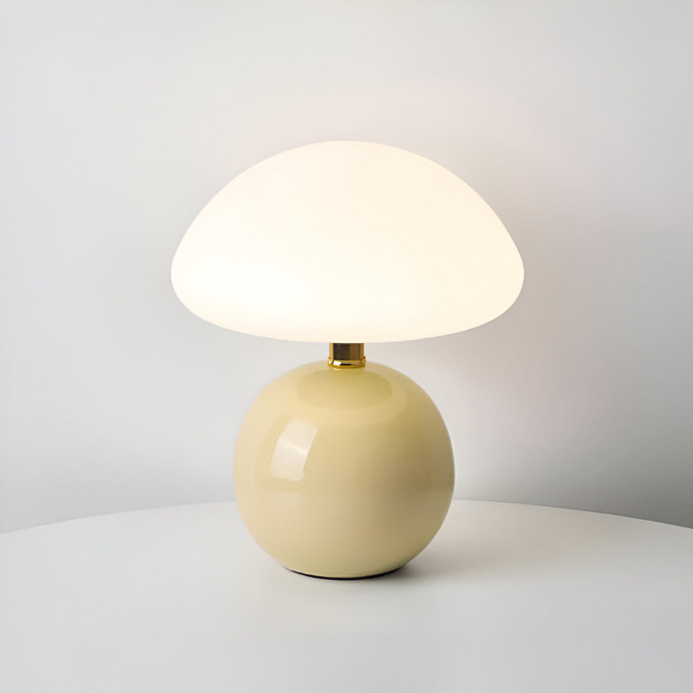 Lampe de table inspirée Bauhaus, forme champignon, éclairage LED doux pour une ambiance raffinée.