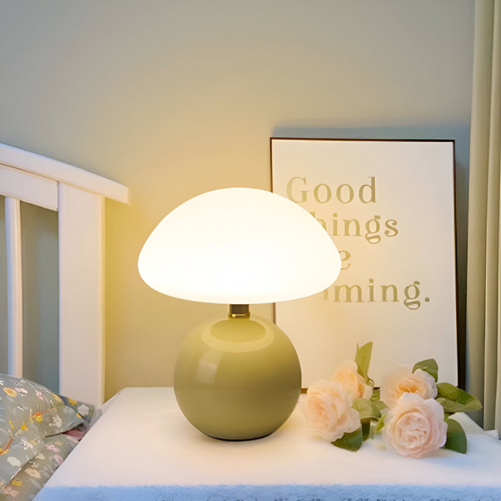 Lampe champignon LED USB-C, style Bauhaus, 3 couleurs d'ambiance, éclairage doux et moderne.