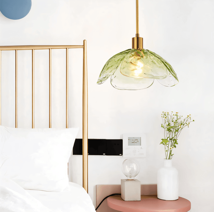 Lampe suspendue LED, motif floral, éclairage doux pour une décoration intérieure raffinée.
