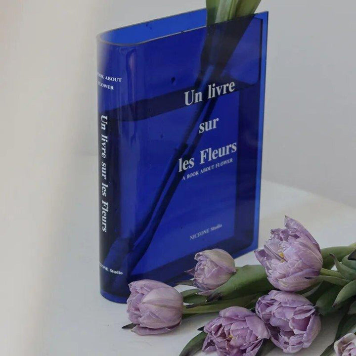 Vase bleu contemporain, parfait pour une décoration intérieure moderne et unique.