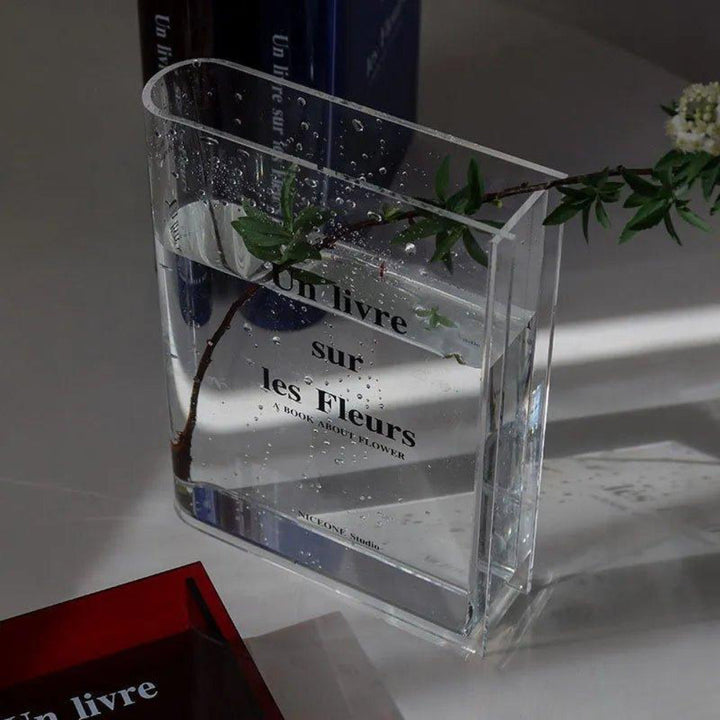 Vase en verre transparent, élégant pour bouquets de fleurs, design épuré moderne.